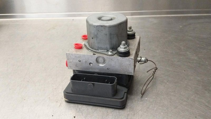 2014-2016 Chevy Corvette ABS Anti-Lock Brake Pump Assembly OEM