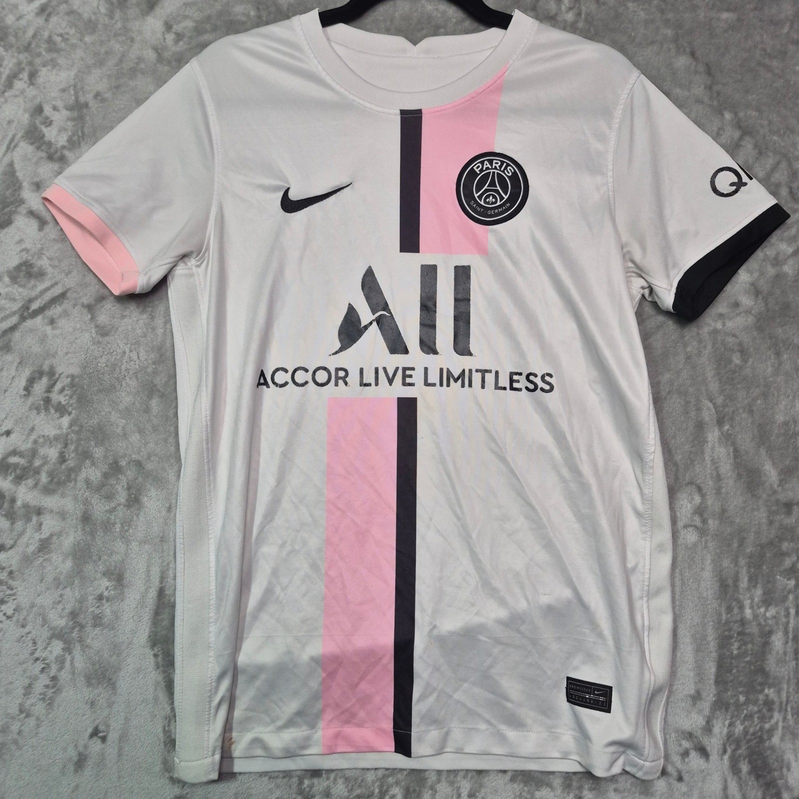 Nike Paris Saint-Germain PSG 2021-22 Away Jersey White Pink Black Mens Medium Nike Paris Saint-Germain PSG 2021-22 Away Jersey White Pink Black Mens Medium