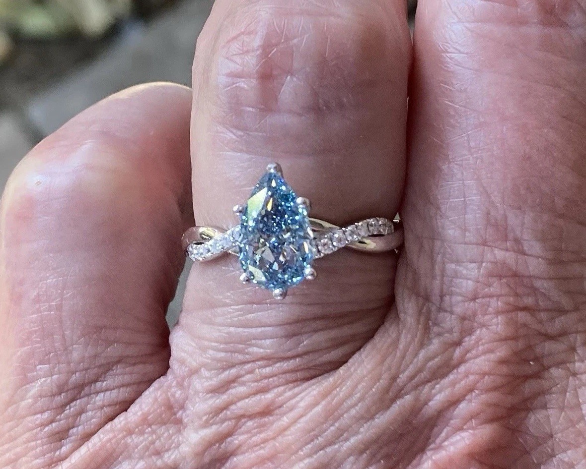IGI Cert 1.57 Ct Pear Cut Lab Diamond And Moissanite Ring White Gold Plated IGI Cert 1.57 Ct Pear Cut Lab Diamond And Moissanite Ring White Gold Plated