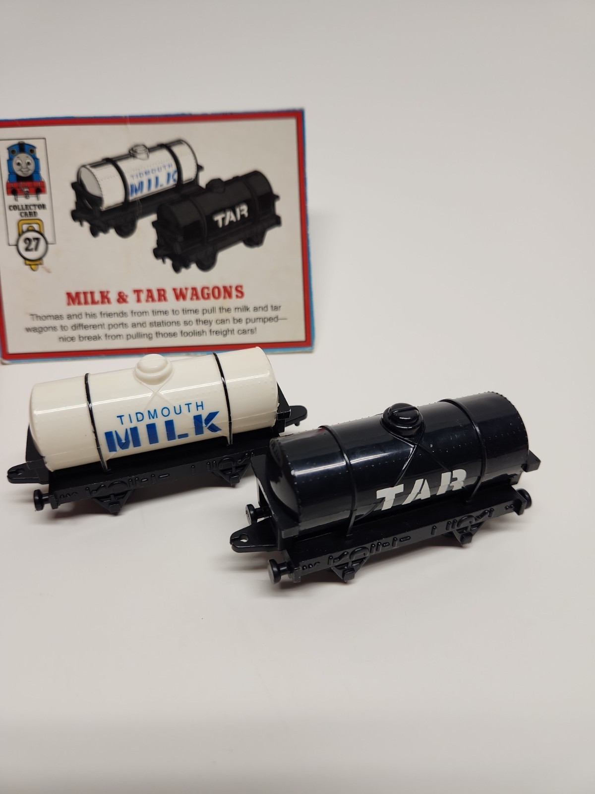 THOMAS THE TANK ENGINE MILK & TAR WAGONS WHITE & BLACK W/ COLLECTOR CARD 1993 THOMAS THE TANK ENGINE MILK & TAR WAGONS WHITE & BLACK W/ COLLECTOR CARD 1993