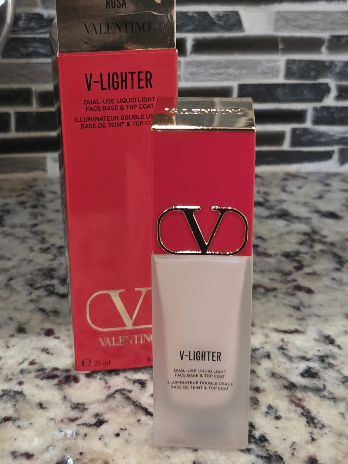 Valentino V-Lighter Liquid Light 01 Rosa Face Base & Top Coat 25ml New Valentino V-Lighter Liquid Light 01 Rosa Face Base & Top Coat 25ml New