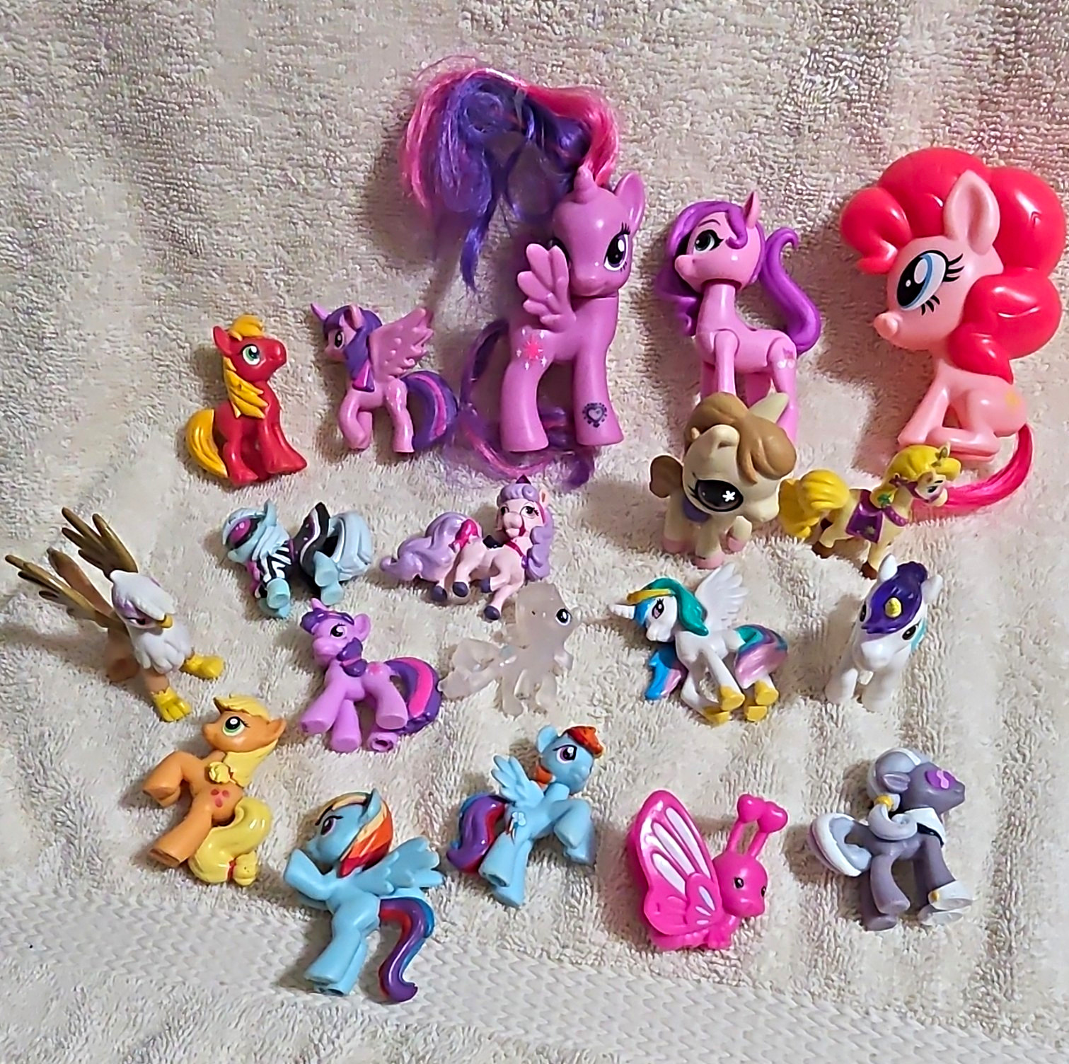 My Little Pony Mixed Lot 10+ Plastic Figures Pinkie Pie Twilight Rainbow Dash My Little Pony Mixed Lot 10+ Plastic Figures Pinkie Pie Twilight Rainbow Dash