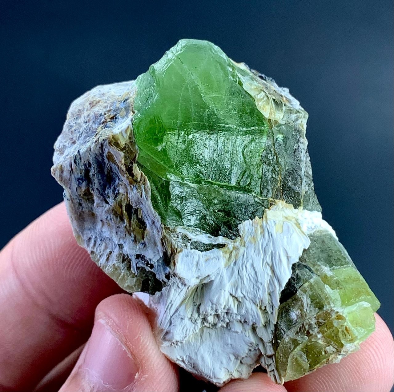 198 Carat peridot Crystal Specimen From Pakistan 198 Carat peridot Crystal Specimen From Pakistan