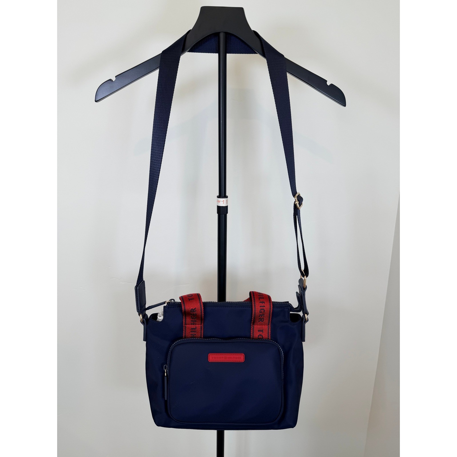 Tommy Hilfiger Navy Blue Nylon Crossbody Bag Red Logo Tape 69J4292 410 Tommy Hilfiger Navy Blue Nylon Crossbody Bag Red Logo Tape 69J4292 410