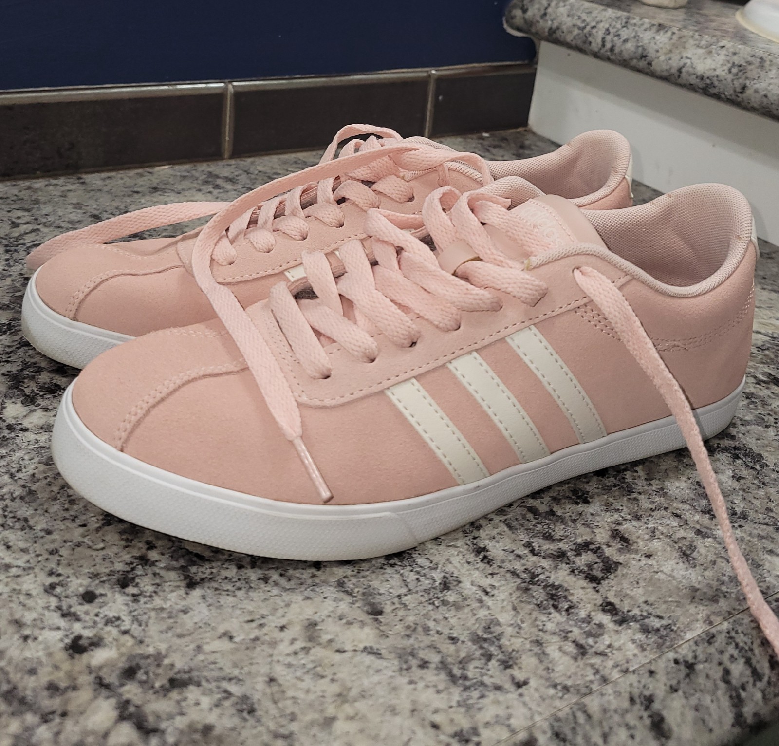 Adidas women\'s size 8 muted pink Adidas women\'s size 8 muted pink