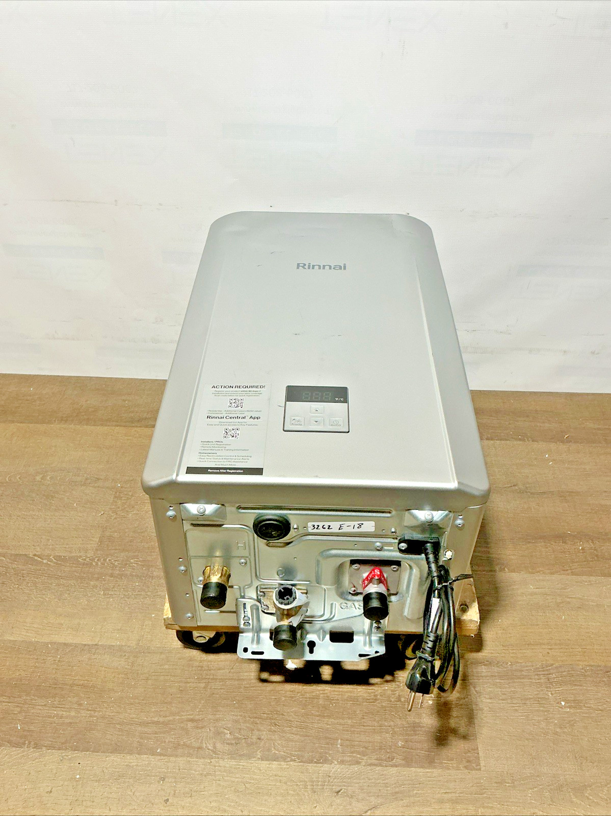 Rinnai RE199iN Indoor Tankless Water Heater 199k BTU Natural Gas (E-18 #3262)