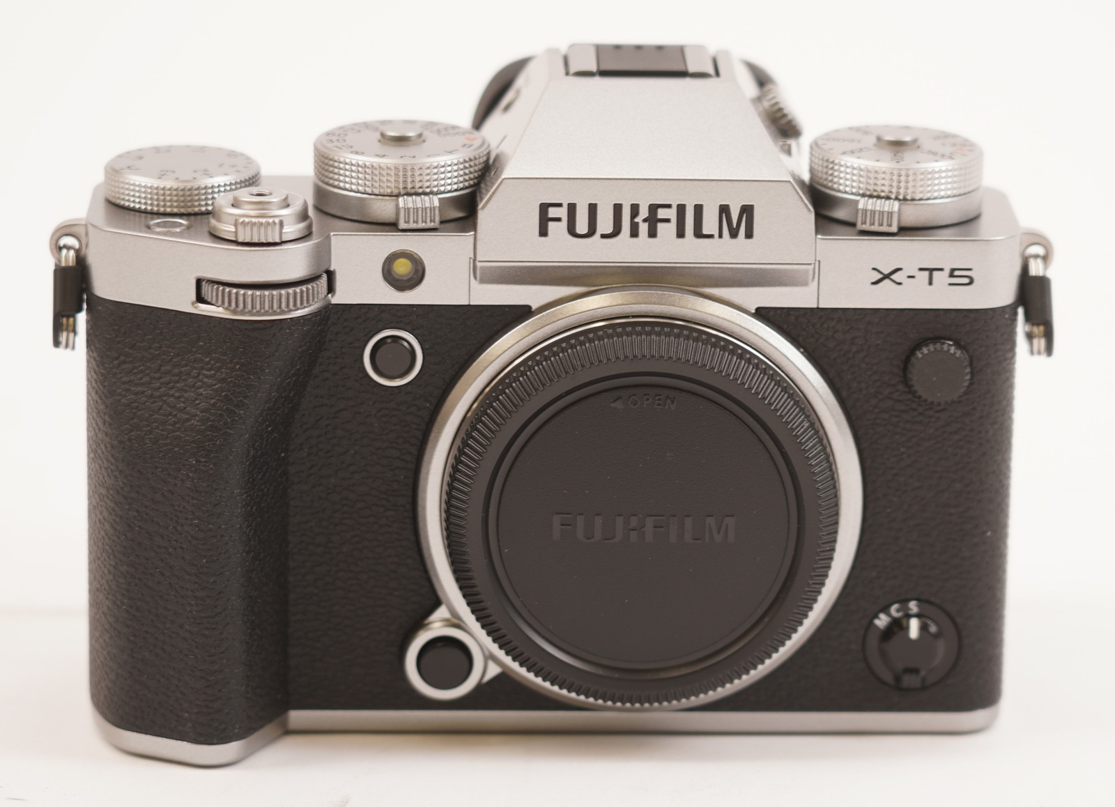 FUJIFILM X-T5 Mirrorless Camera with XF 16-50mm f/2.8-4.8 R LM WR Lens (Silver)