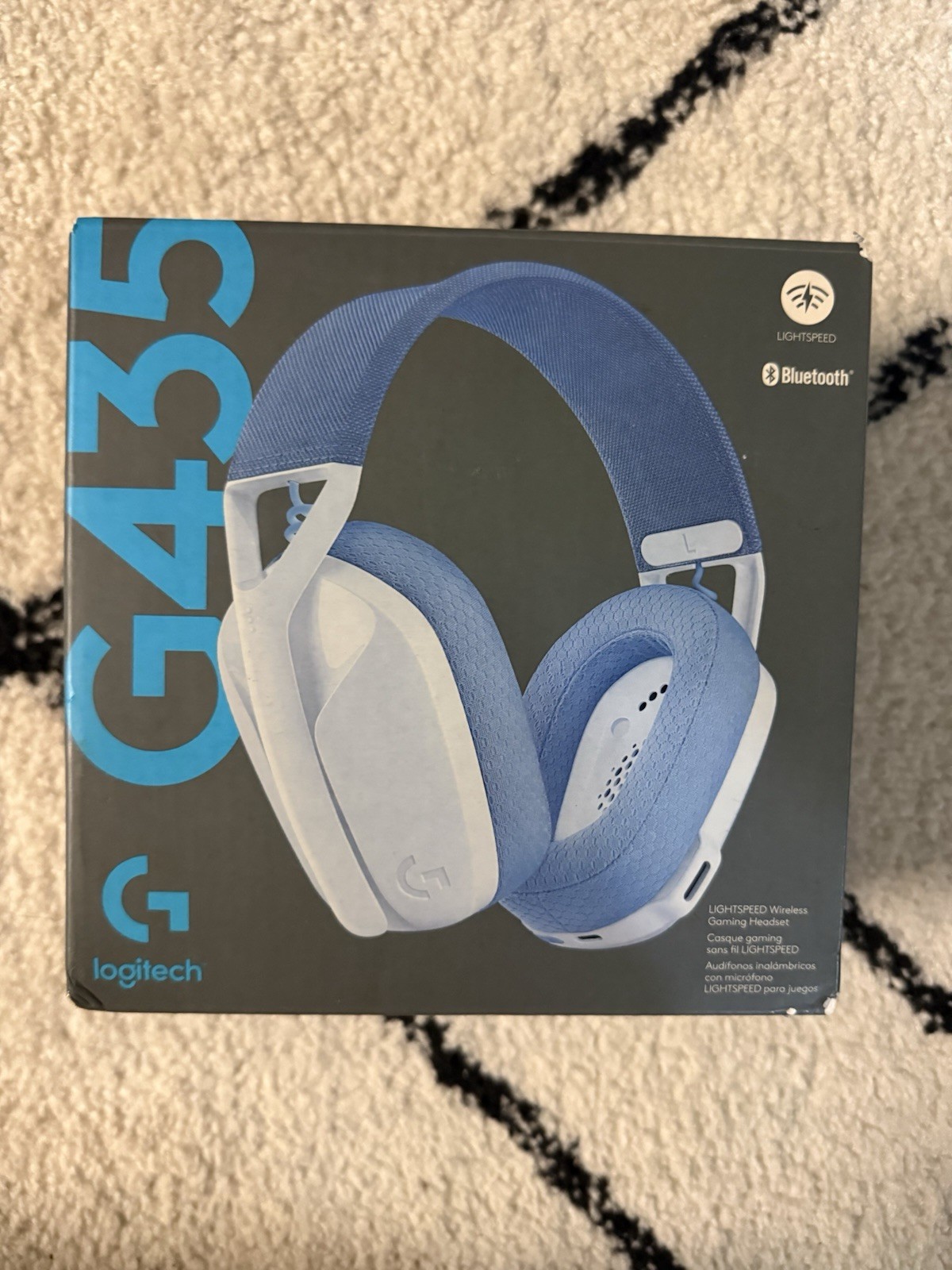 Logitech G435 Lightspeed Wireless Gaming Headset for PC PS4 PS5 - White/Lilac Logitech G435 Lightspeed Wireless Gaming Headset for PC PS4 PS5 - White/Lilac