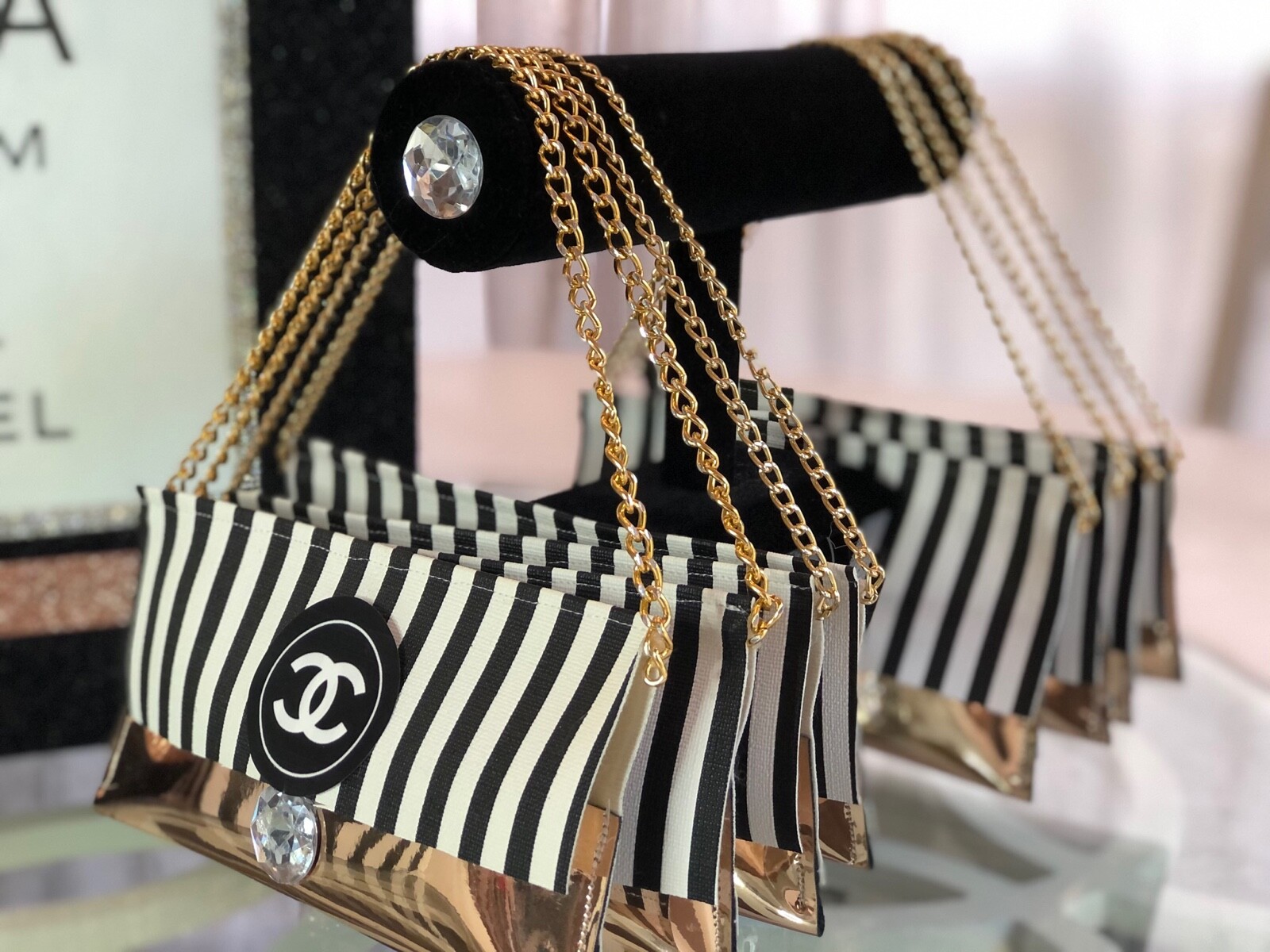 Glamorous At Home Designer Party Mini Purse 8 Favors Set Glamorous At Home Designer Party Mini Purse 8 Favors Set