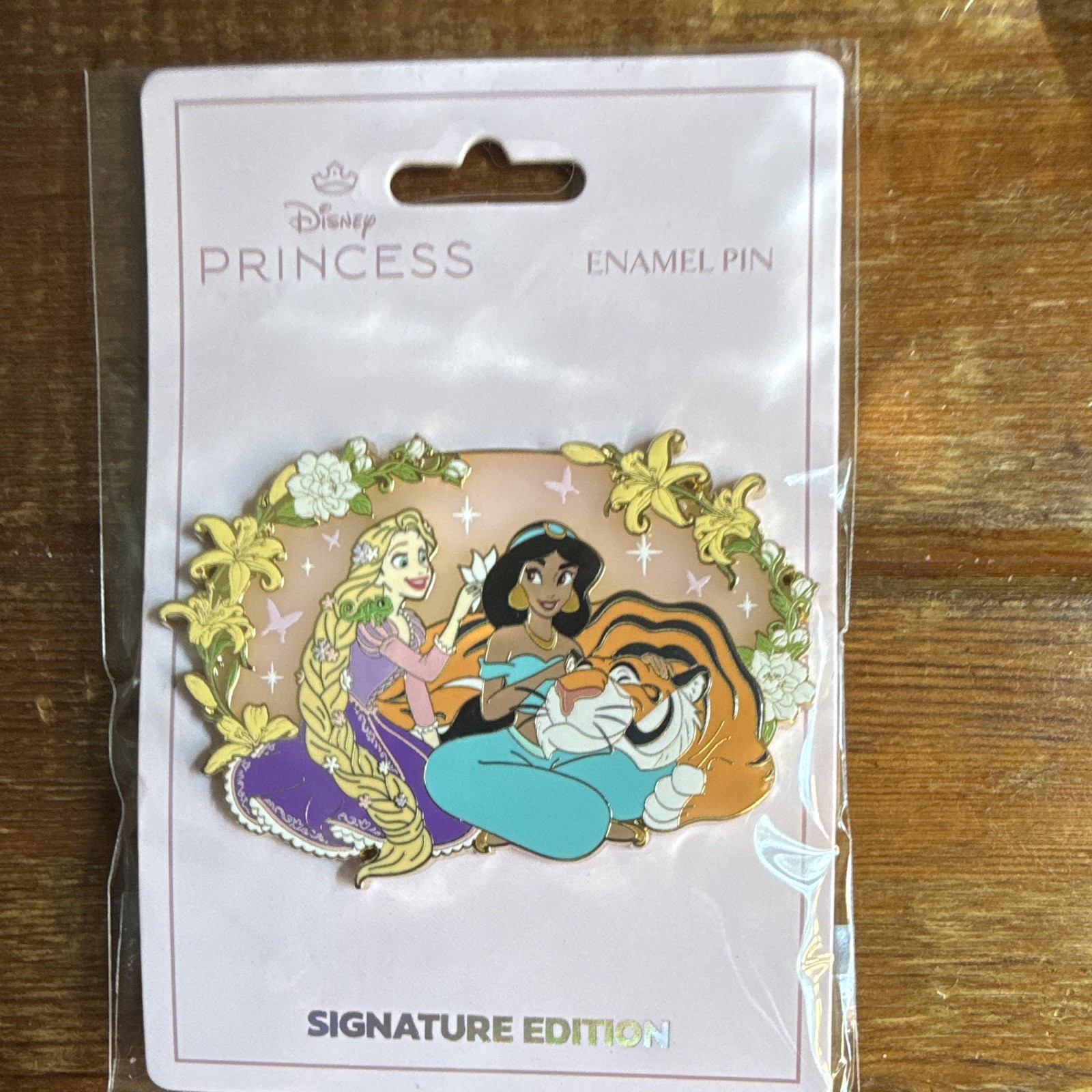 Pink a La Mode PALM Rapunzel & Jasmine Enchanted Friendship Jumbo Pin LE 500 Pink a La Mode PALM Rapunzel & Jasmine Enchanted Friendship Jumbo Pin LE 500