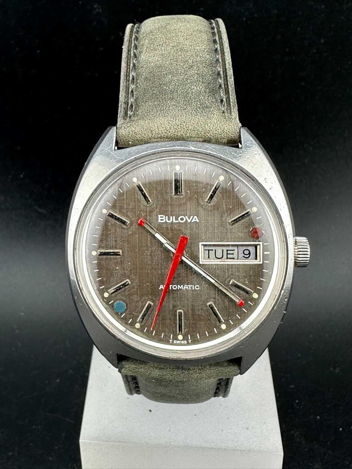 1976 Bulova Men\'s Automatic Day Date Gray Linen Dial 35mm Swiss Made Cal 11AOACB 1976 Bulova Men\'s Automatic Day Date Gray Linen Dial 35mm Swiss Made Cal 11AOACB