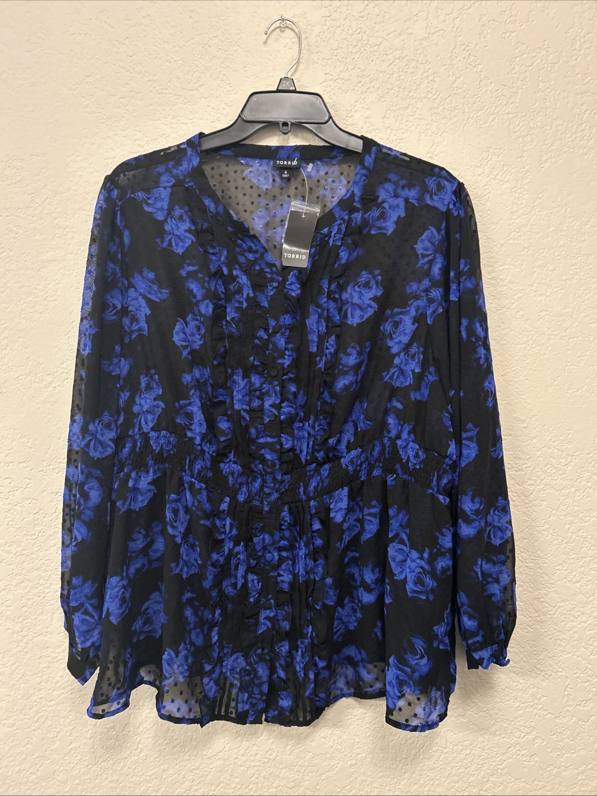 Torrid Blue Floral Woman’s Blouse Size 4 NWT Torrid Blue Floral Woman’s Blouse Size 4 NWT