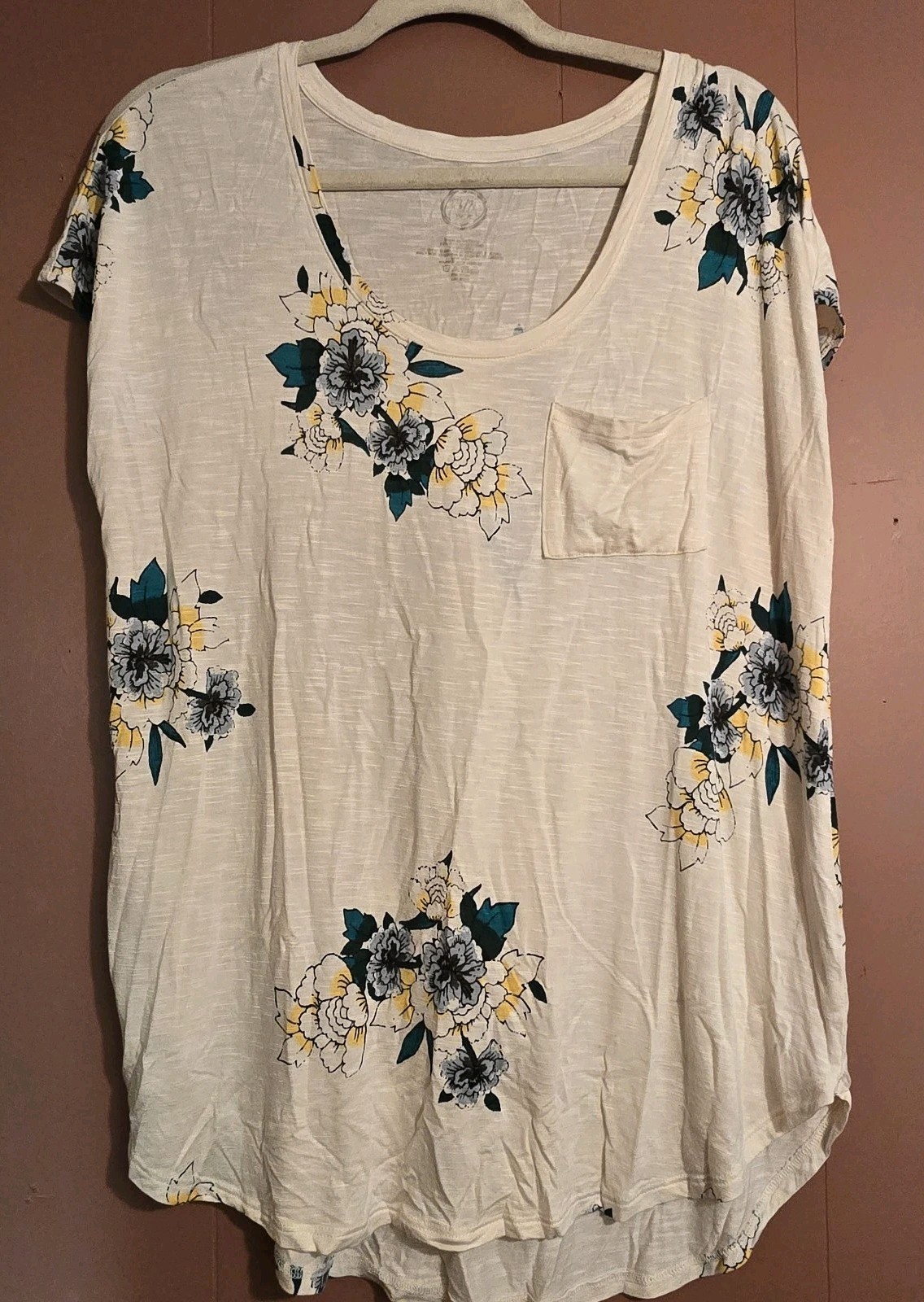 Maurices 24/7 Woman\'s Sz Large Cream Colored Long T-shirt Tee w/Floral Print 