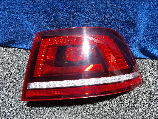 Volkswagen Phaeton facelift 2010 2010-2016 Taillight Used GENUINE 3D0945096L
