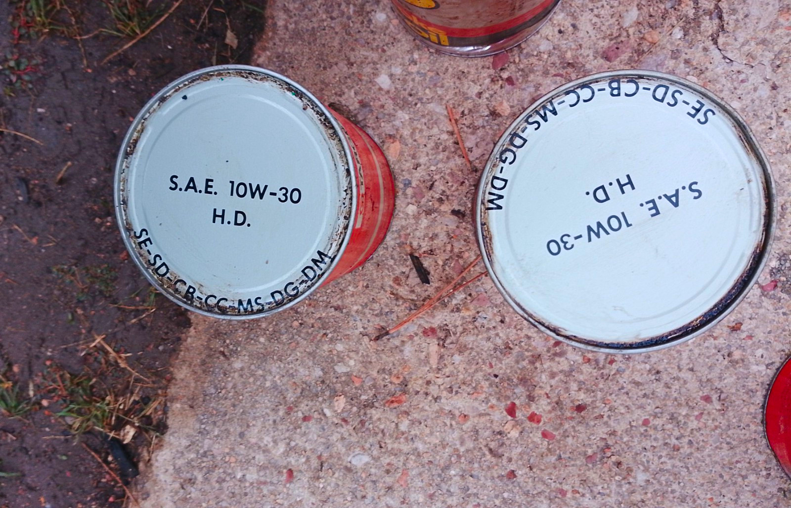 Target Clean Motor Oil SAE 10W-30 H.D. Can Lot of 2 Gas & Oil Red/White Target Clean Motor Oil SAE 10W-30 H.D. Can Lot of 2 Gas & Oil Red/White