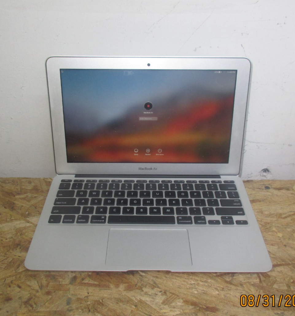 Apple Macbook Air A1465 11\'\' Intel i5 @ 1.4GHz 4GB RAM 128GB SSD Os High Sierra.