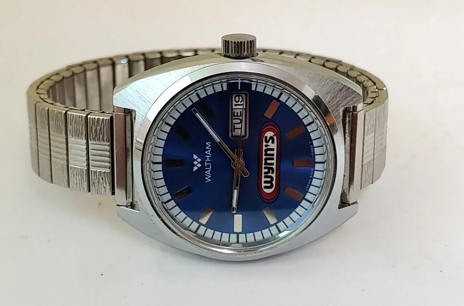 Vintage 1970s WALTHAM Wind Up Men\'s watch- Excellent Condition