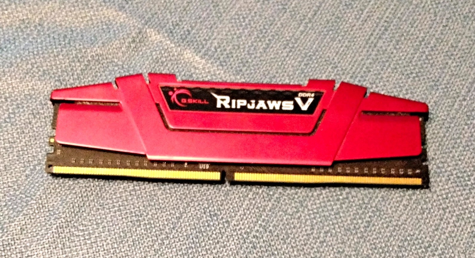 G.SKILL Ripjaws V 16GB (2x8GB) DDR4-2400 PC4-19200 DIMM F4-2400C15D