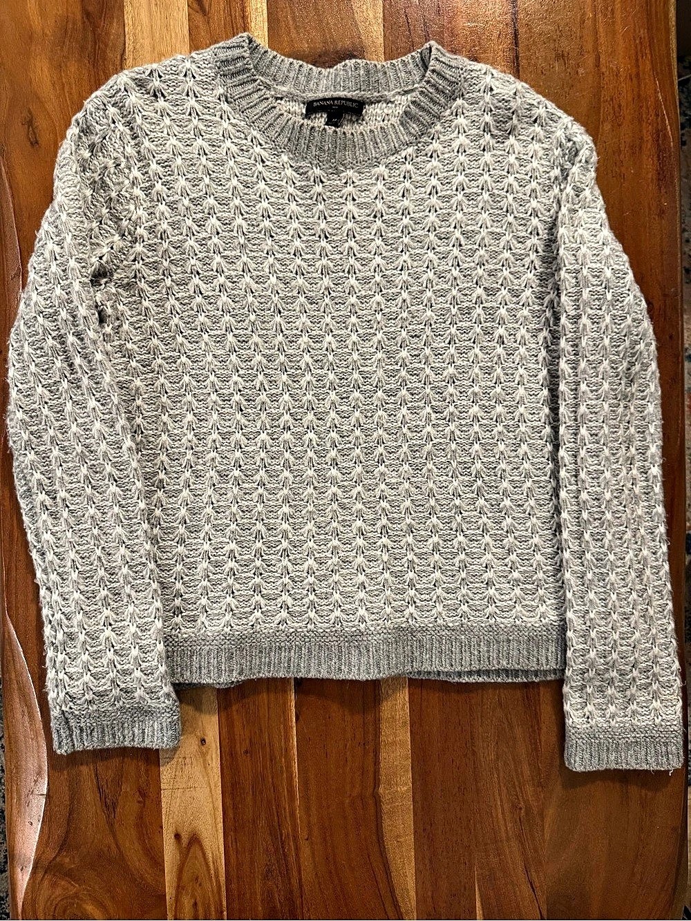 Banana Republic Gray Textured Knit Sweater Size Medium Banana Republic Gray Textured Knit Sweater Size Medium