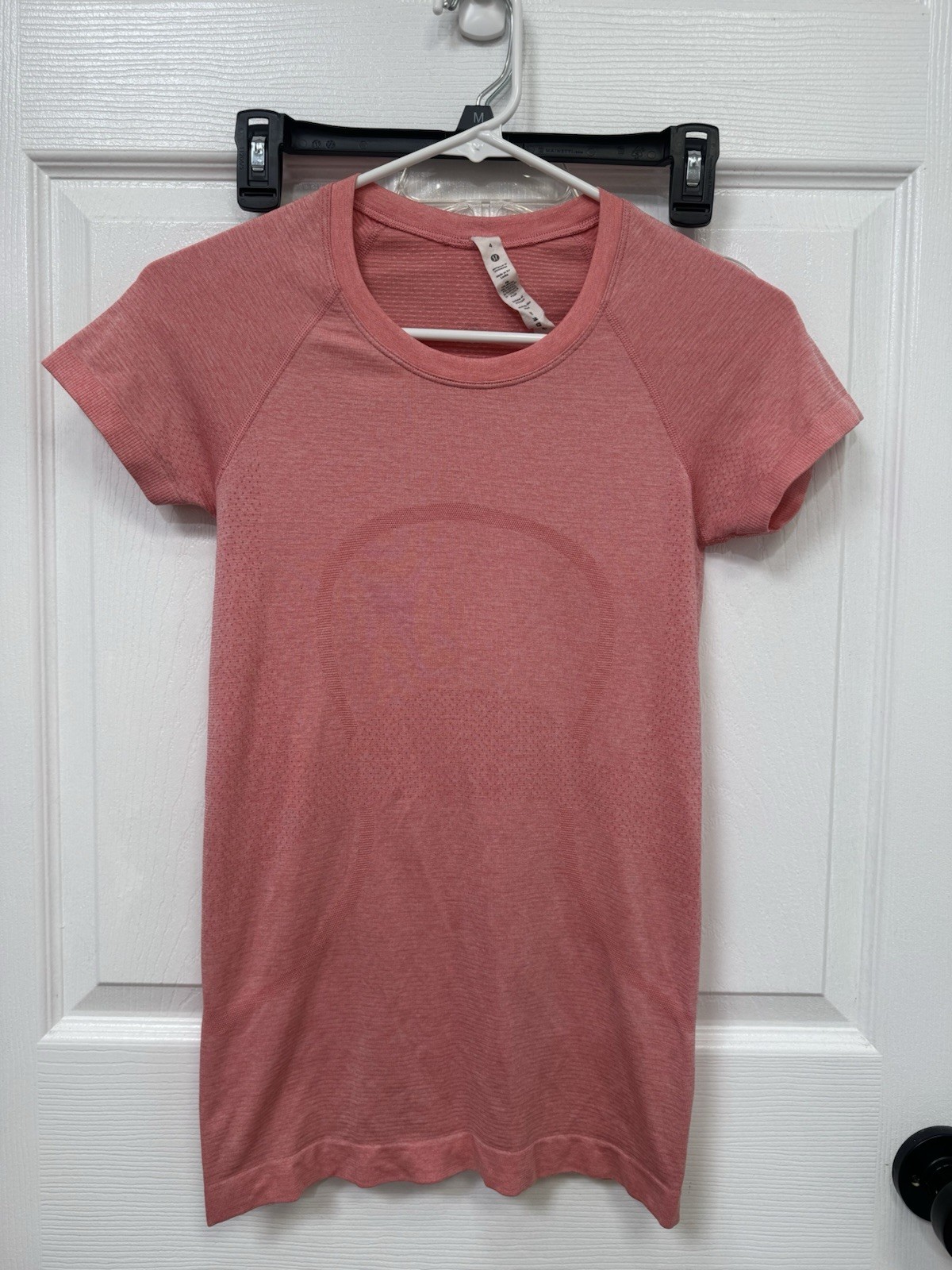 Lululemon Women\'s Short Sleeve Crew Neck Lightweight Shirt Top Size 4 Lululemon Women\'s Short Sleeve Crew Neck Lightweight Shirt Top Size 4