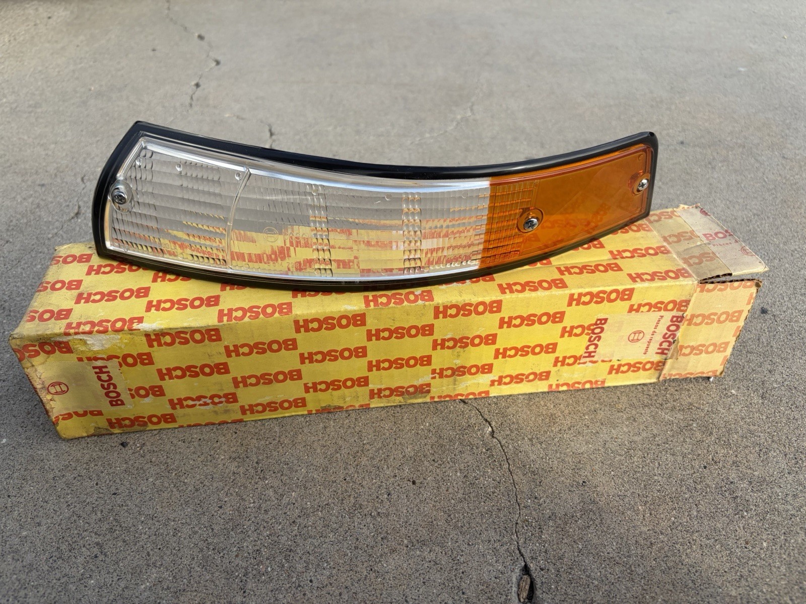 NOS 1973-Only Porsche 911 Bosch Italian Turn Signal Drivers Lens w/ Black Trim NOS 1973-Only Porsche 911 Bosch Italian Turn Signal Drivers Lens w/ Black Trim
