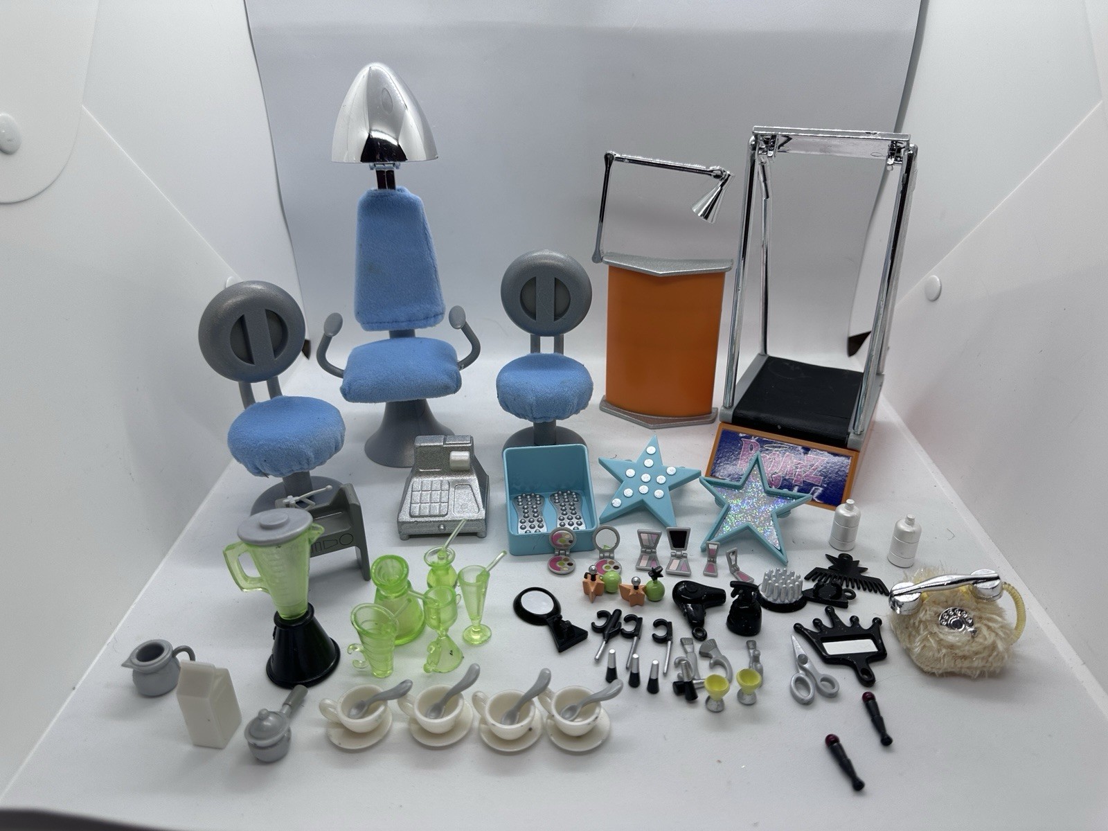 Huge Vtg Bratz Accessories Lot Stylin' Salon 'N Spa More MGA Y2K