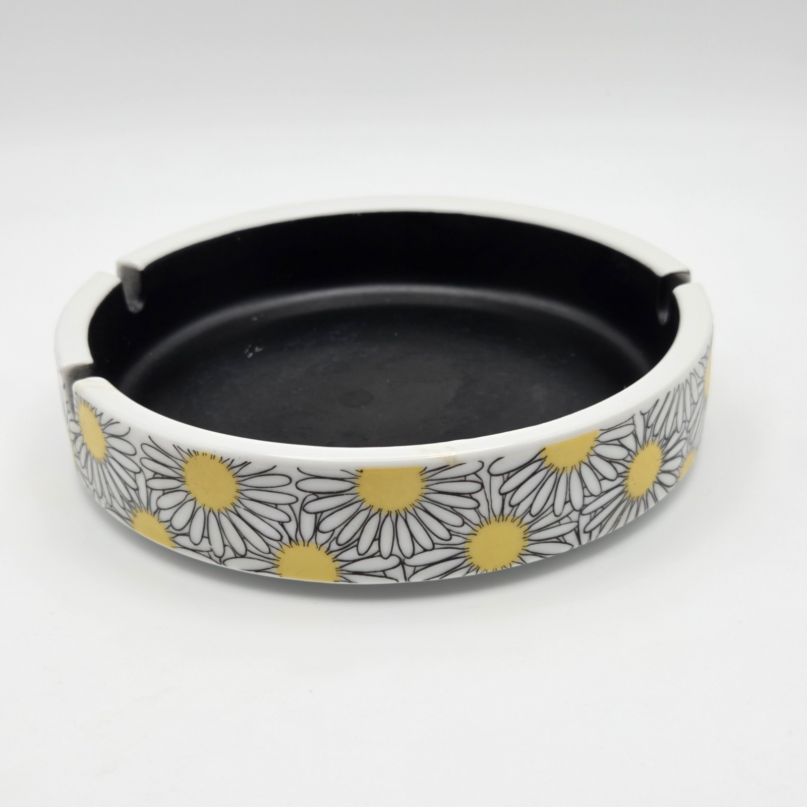 Vintage MCM 60's Flower Power Daisy Ceramic Ashtray 6 Vintage MCM 60's Flower Power Daisy Ceramic Ashtray 6