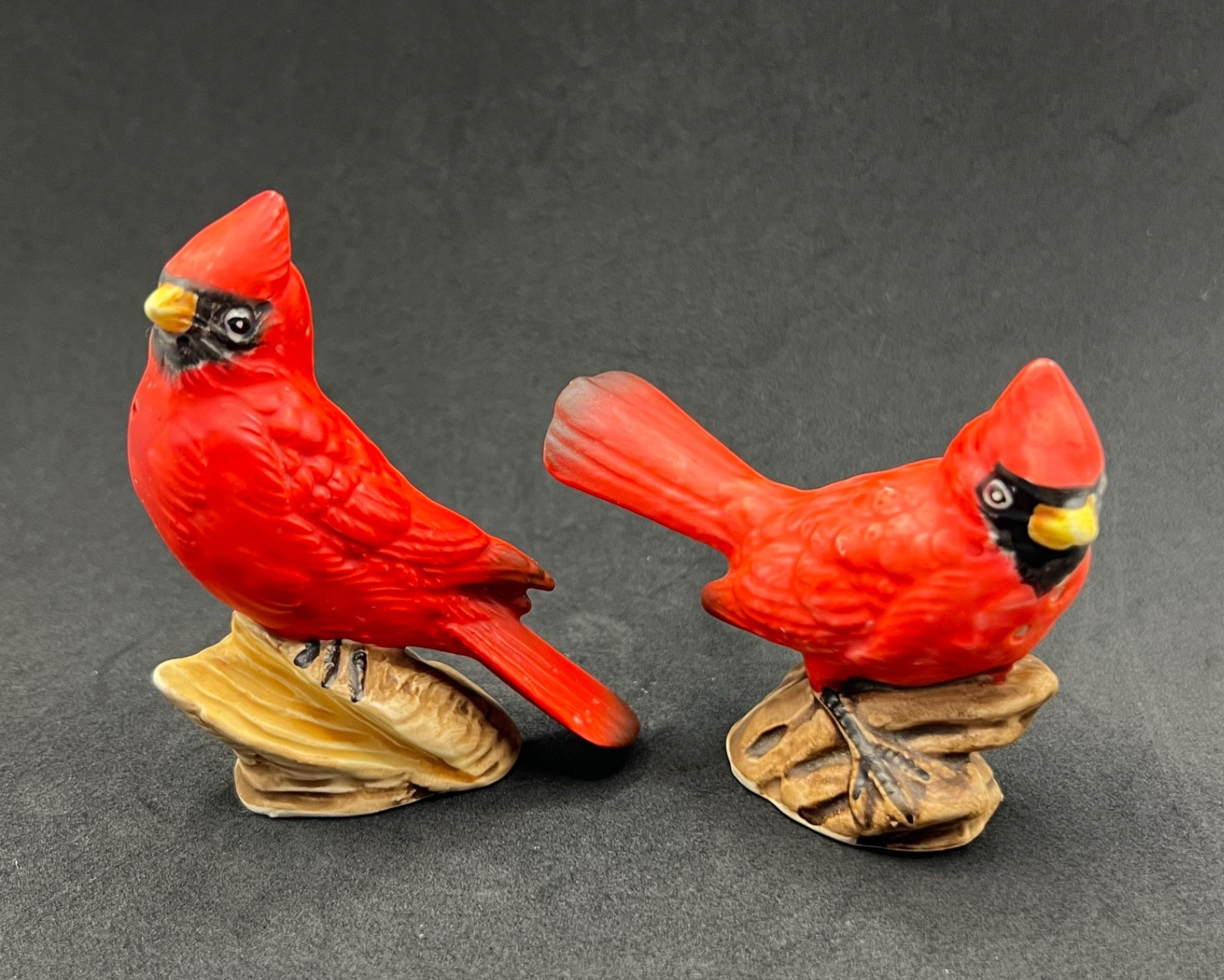 Vintage Enesco 1960s Ceramic Matte Red Cardinal Bird Salt and Pepper Shakers Set Vintage Enesco 1960s Ceramic Matte Red Cardinal Bird Salt and Pepper Shakers Set
