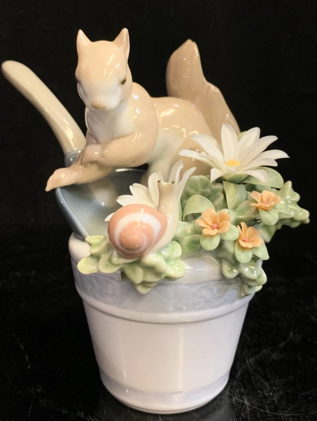 Lladro #8026 You Surprised Missing 2 petals Lladro #8026 You Surprised Missing 2 petals