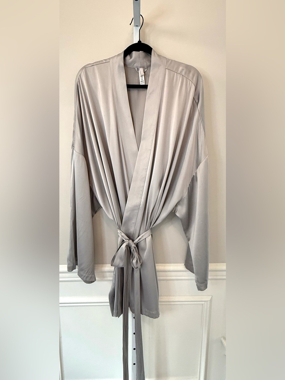SKIMS Silver Satin Wrap Robe 4X Plus Size Kimono Lounge Sleepwear
