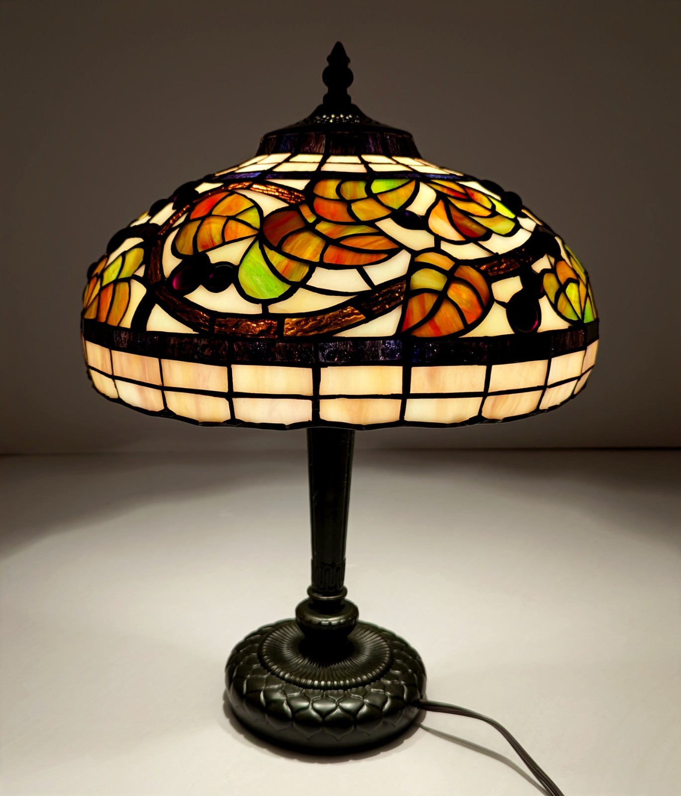Vintage Leaded Art Glass Table Lamp Autumn Leaves Berries 17\