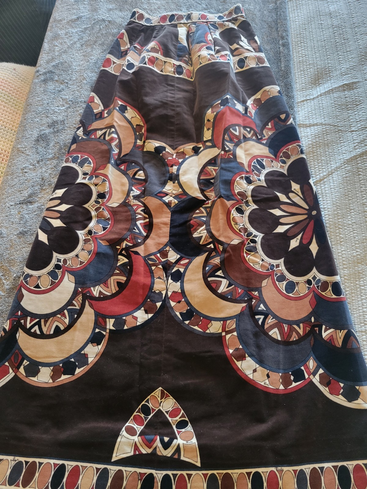RARE LATE 1960S EMILIO PUCCI PSYCHEDELIC PATTERN VELVET MAXI SKIRT SIZE XS RARE LATE 1960S EMILIO PUCCI PSYCHEDELIC PATTERN VELVET MAXI SKIRT SIZE XS
