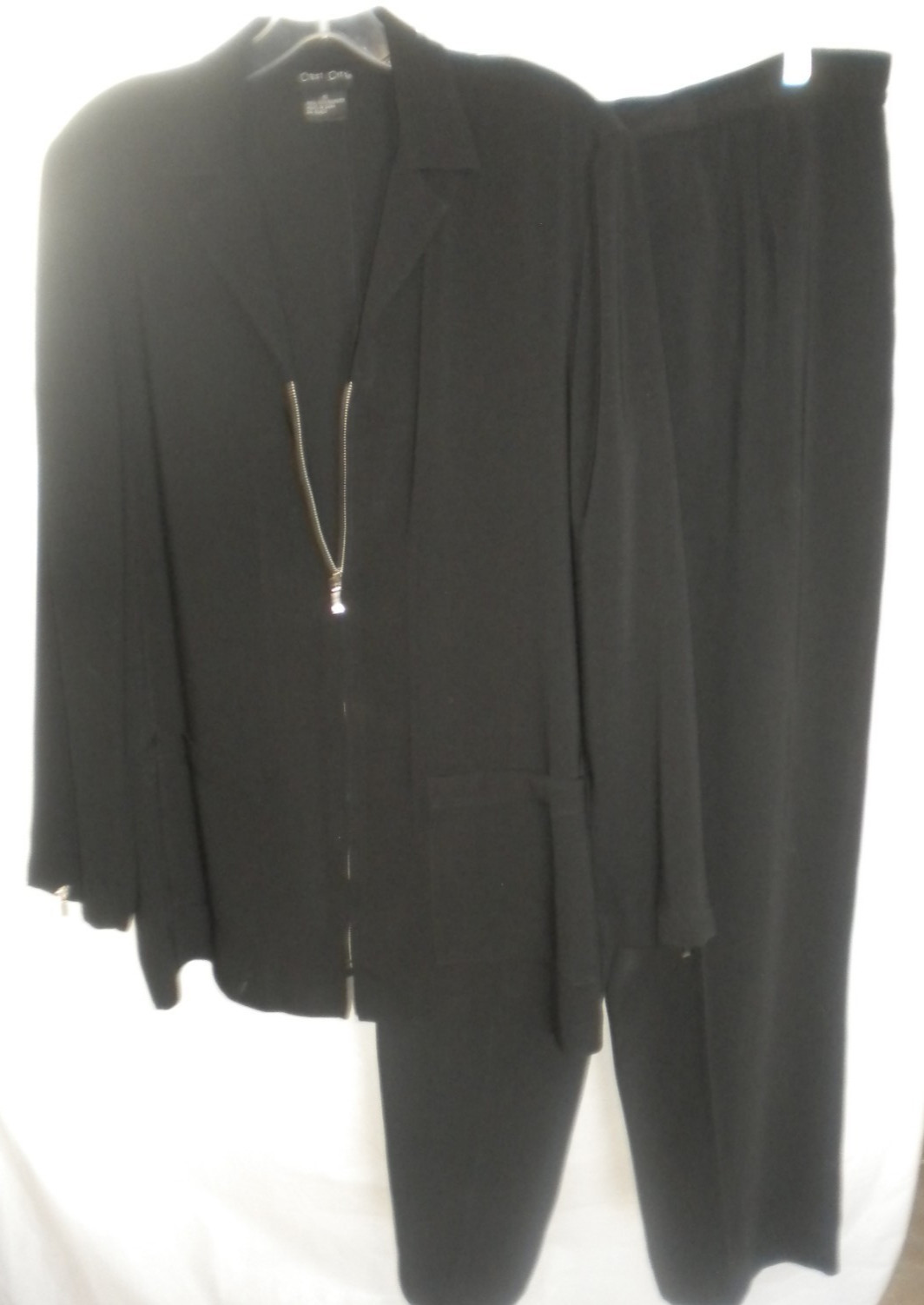 LADY\'S BLACK 2 PC PANT SUIT SZ 12 ZIP JACKET LABEL C\'EST CITY POLYESTER BOX08