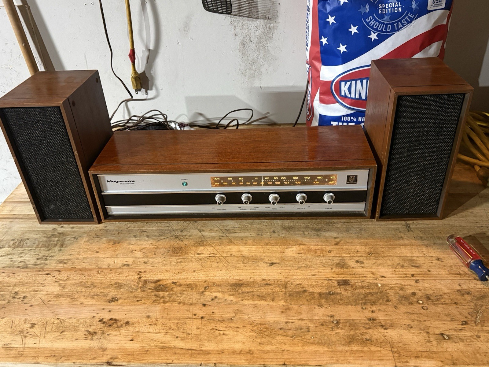 Vintage Magnavox 1R1710 Solid State AM/FM Stereo Receiver And  Very Clean