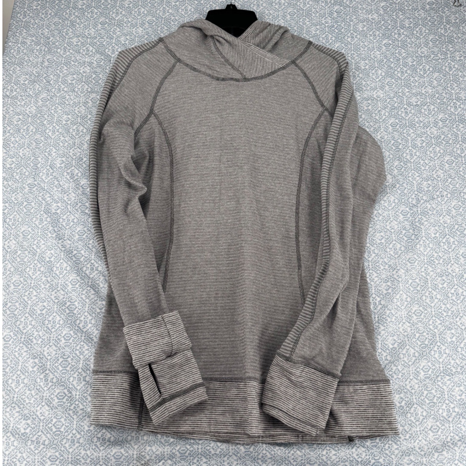 Lululemon Athletica Grey Striped Cowl Neck Hoodie Pullover Thumbholes Size 12 Lululemon Athletica Grey Striped Cowl Neck Hoodie Pullover Thumbholes Size 12