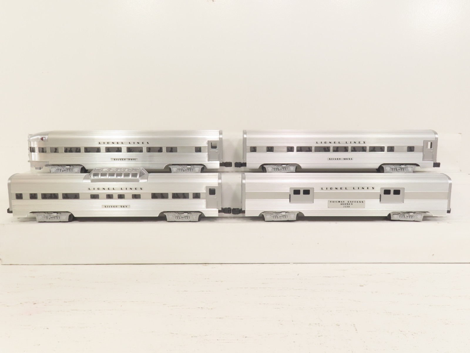 Lionel 6-19160 Aluminum 2500 Series Passenger Car Set of 4 LN 31647 