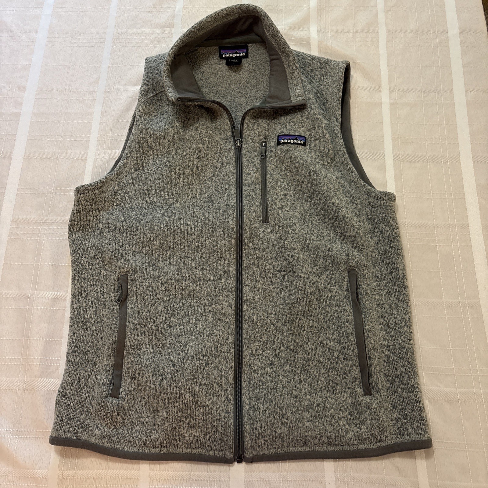 Patagonia Men\'s Gray Full-Zip Vest w/ Zipped Pockets Regular Fit Size M Patagonia Men\'s Gray Full-Zip Vest w/ Zipped Pockets Regular Fit Size M