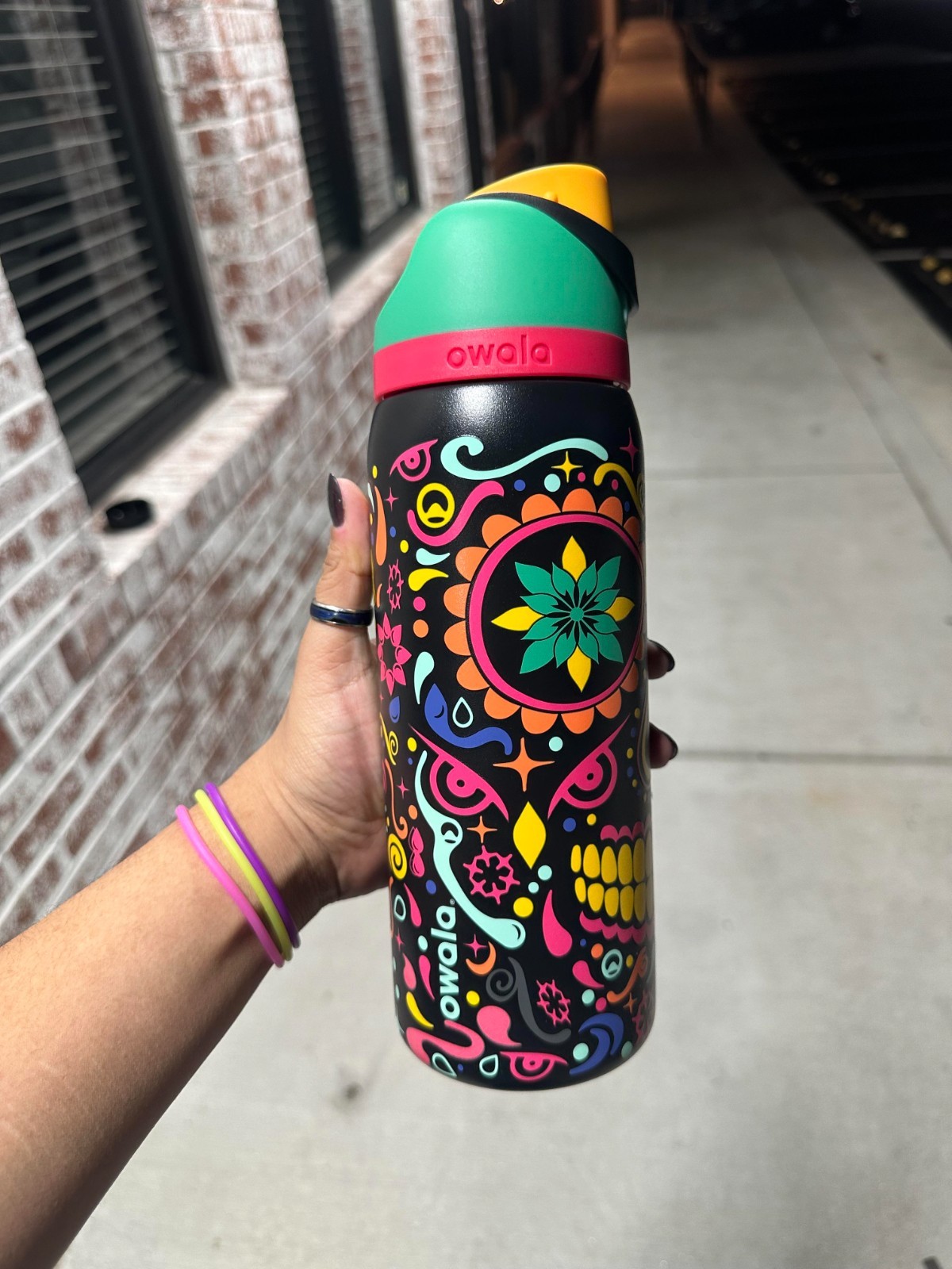 Owala FreeSip Sugar Skull Stainless Steel Tumbler 24oz & 32oz Bottle