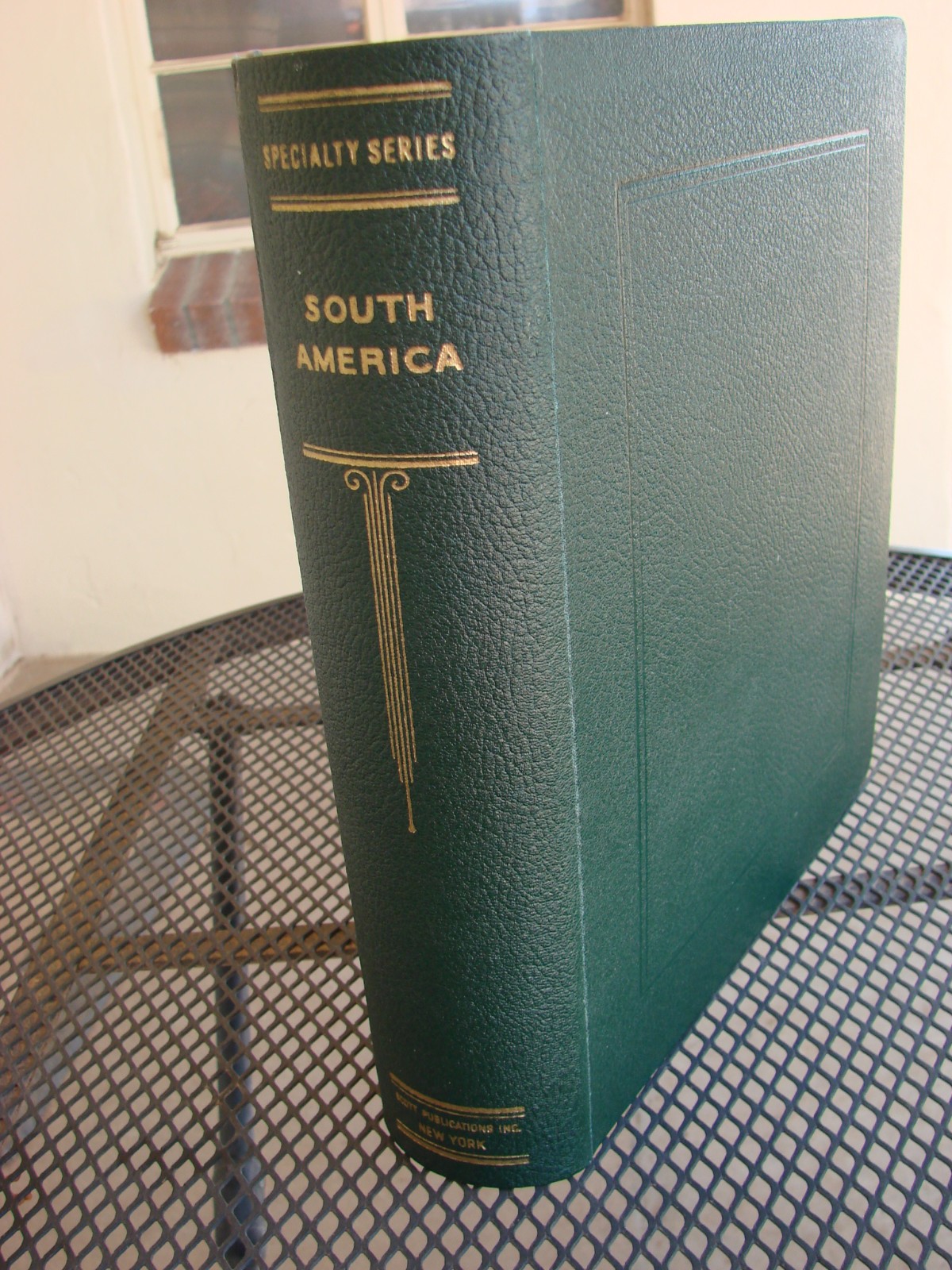 SCOTTS SPECIALTY ALBUM Vol III SOUTH AMERICA: Ecuador, Paraguay, Peru. To 1971