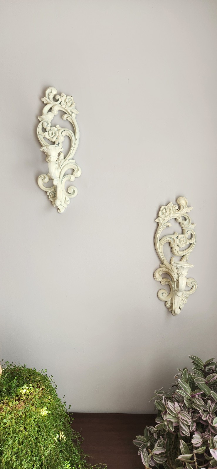Vintage Pair Of Homco Ornate Floral Wall Sconces In Ivory, Molded Resin Vintage Pair Of Homco Ornate Floral Wall Sconces In Ivory, Molded Resin