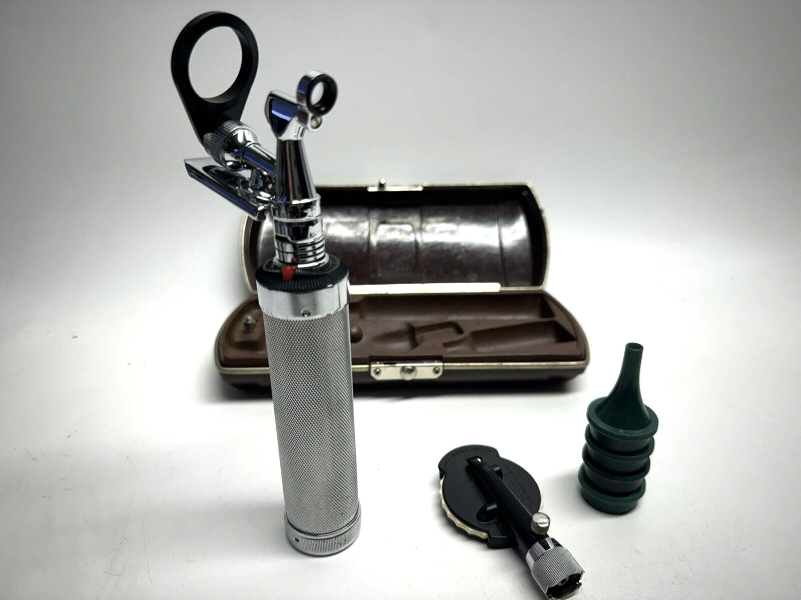 VINTAGE Welch Allyn Operating Otoscope Ophthalmoscope Set Plugin Handle