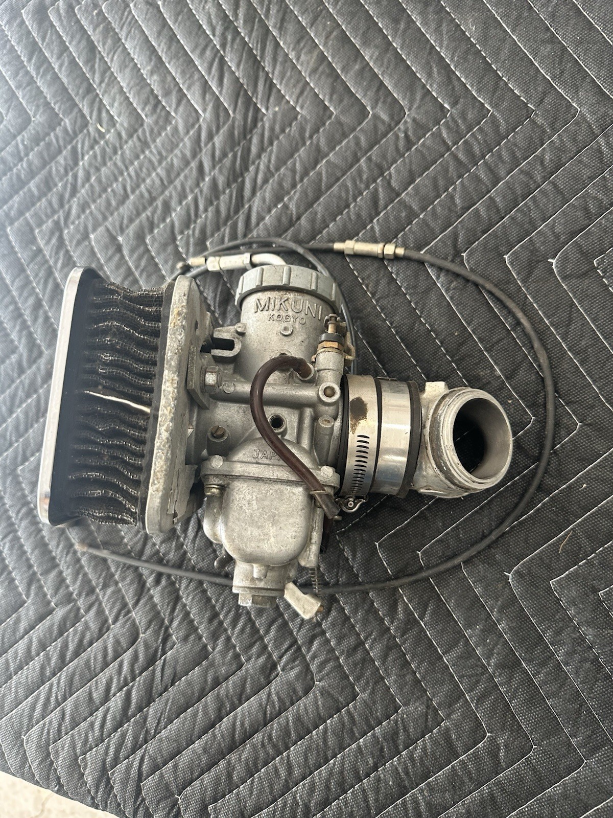 Vintage Harley Shovelhead 44mm Mikuni Round Side Carburetor with Air Cleaner Vintage Harley Shovelhead 44mm Mikuni Round Side Carburetor with Air Cleaner