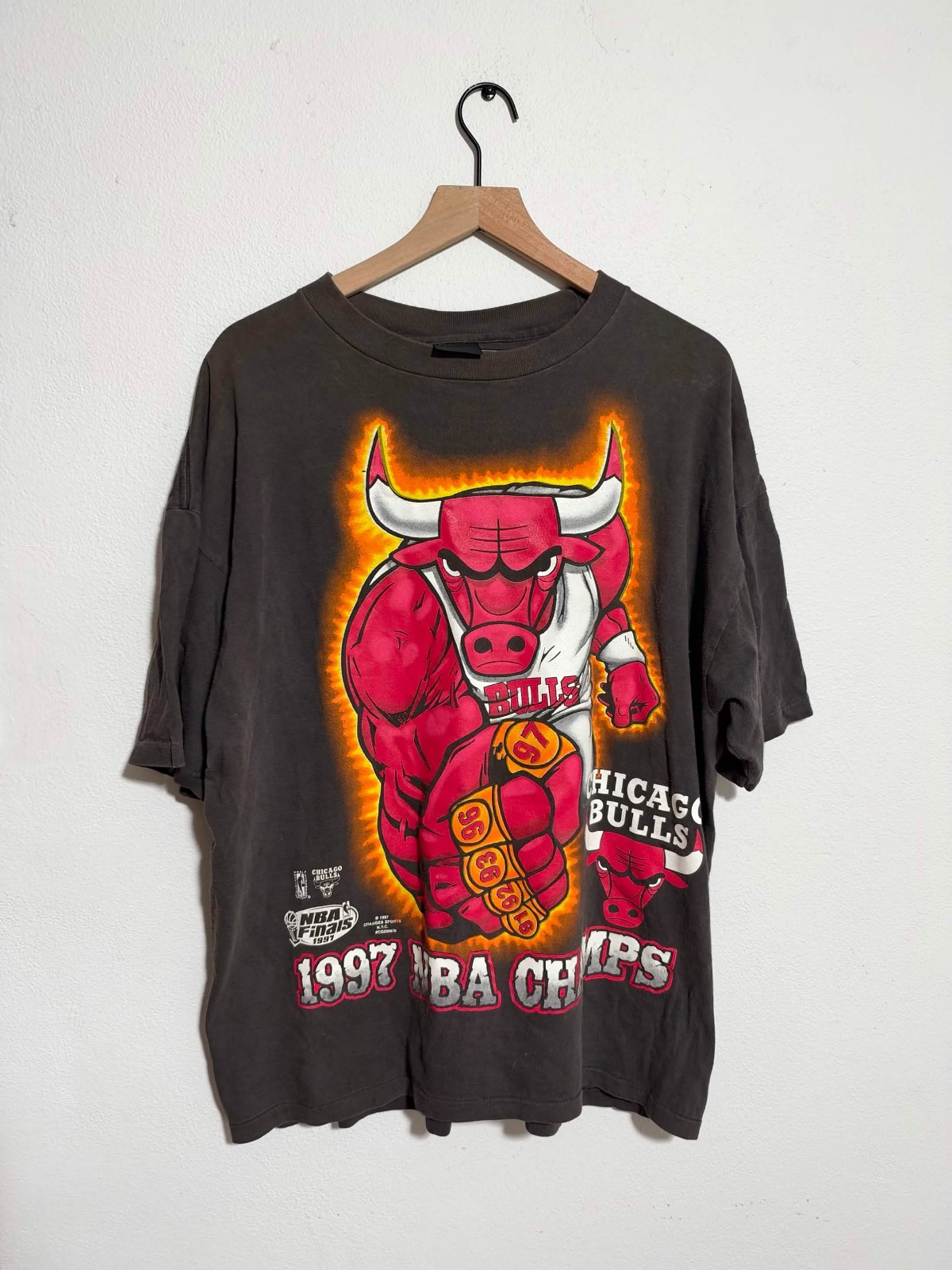 Vintage 1997 Chicago Bulls NBA Champs Graphic T-Shirt Size XL Changes