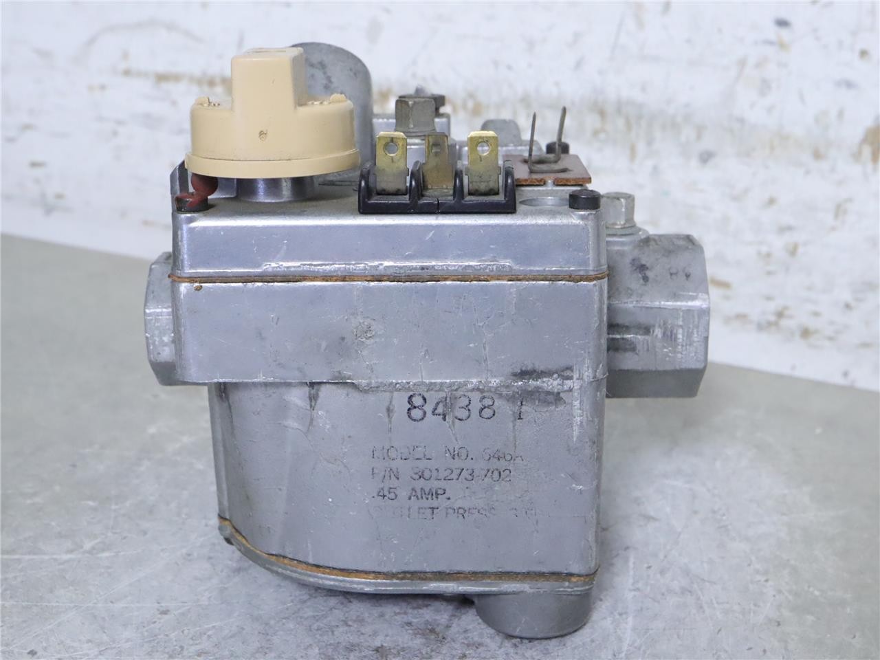 Carrier Bryant Payne Gas Valve 301273-702 Robertshaw 646A-X