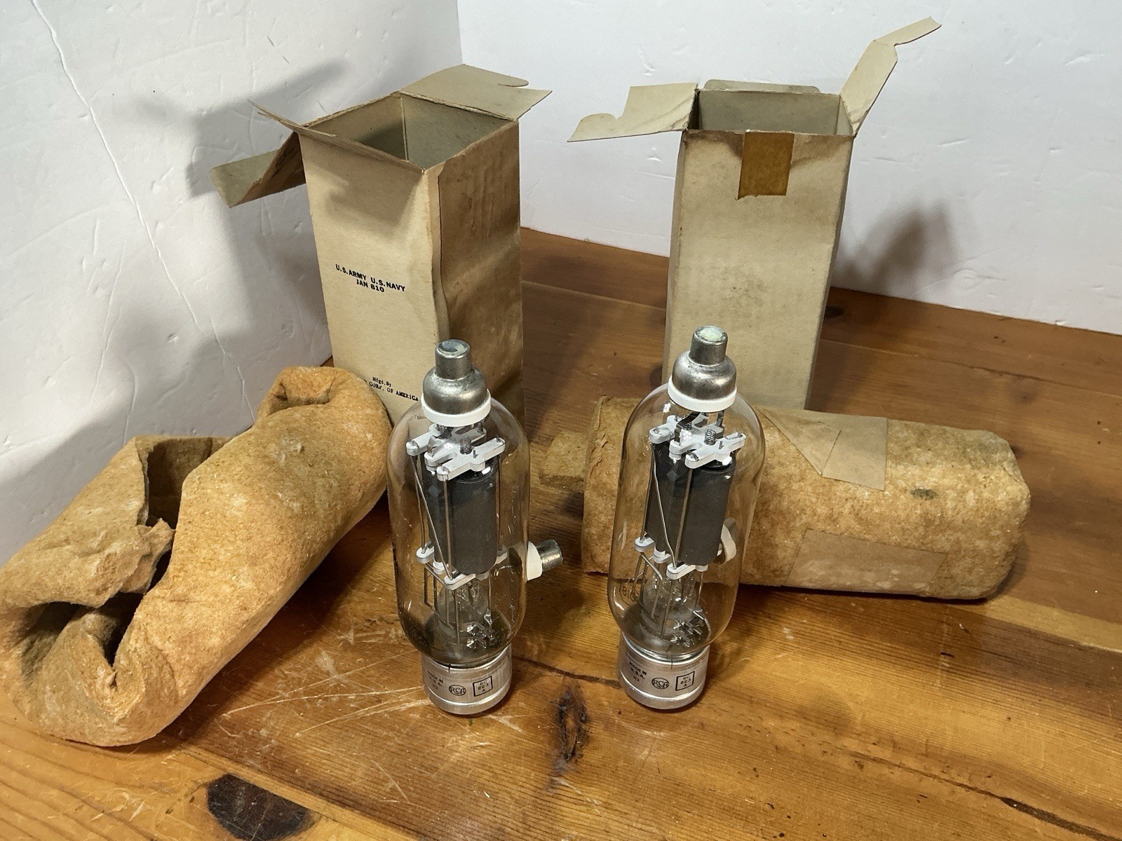 2 RCA JAN 810 Vacuum Tubes Transmitting Triodes BLACK PLATE 1944 NOS NIB RARE 2 RCA JAN 810 Vacuum Tubes Transmitting Triodes BLACK PLATE 1944 NOS NIB RARE