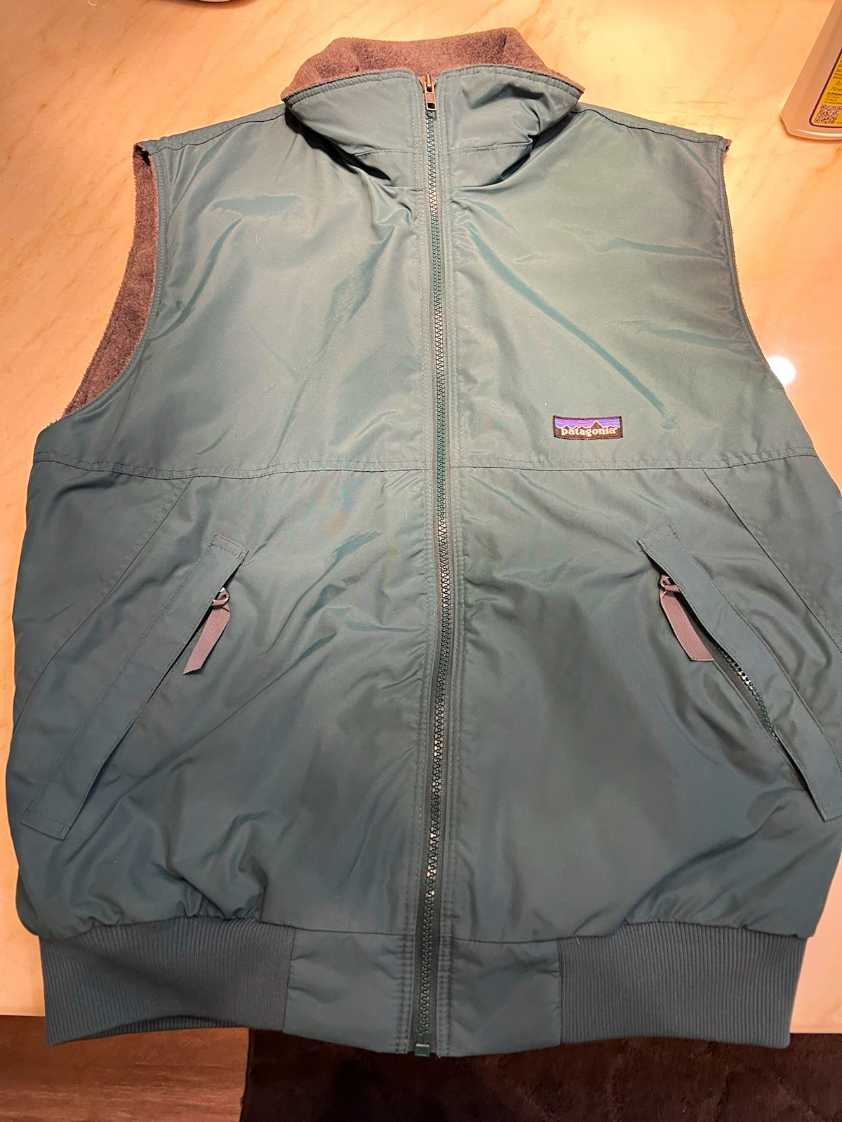 Vintage Patagonia Men\'s Green Full Zip Nylon Vest Lined, Zipped Pockets mens M Vintage Patagonia Men\'s Green Full Zip Nylon Vest Lined, Zipped Pockets mens M