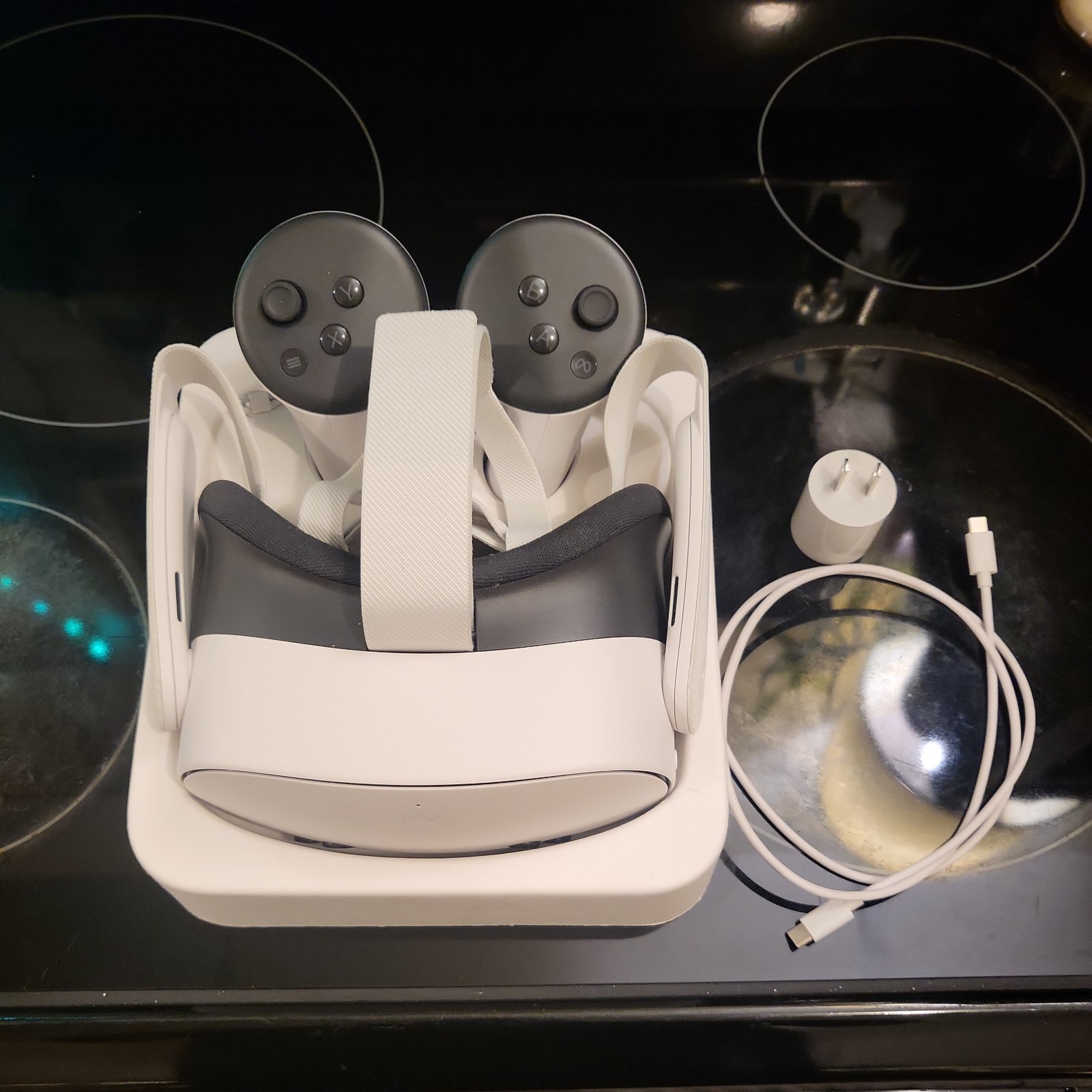Meta Oculus Quest 3S - 128GB Set - w/ Controllers & Charger - Barely Used Meta Oculus Quest 3S - 128GB Set - w/ Controllers & Charger - Barely Used