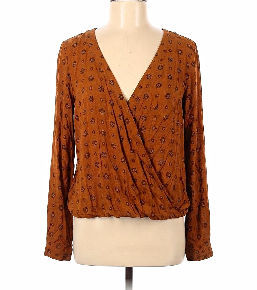 Target Women’s L Brown Geometric V-Neck Long Sleeve Pullover Blouse Target Women’s L Brown Geometric V-Neck Long Sleeve Pullover Blouse
