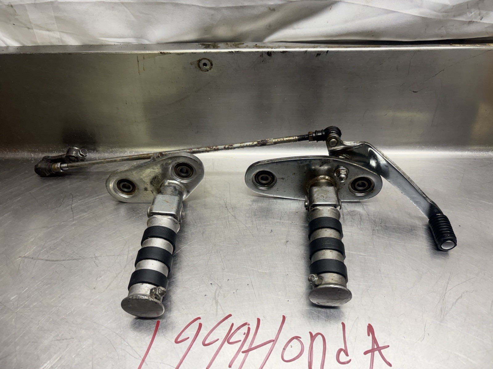 1999-2003 Honda Shadow VT600 VLX600 Driver Right Foot Peg Set 