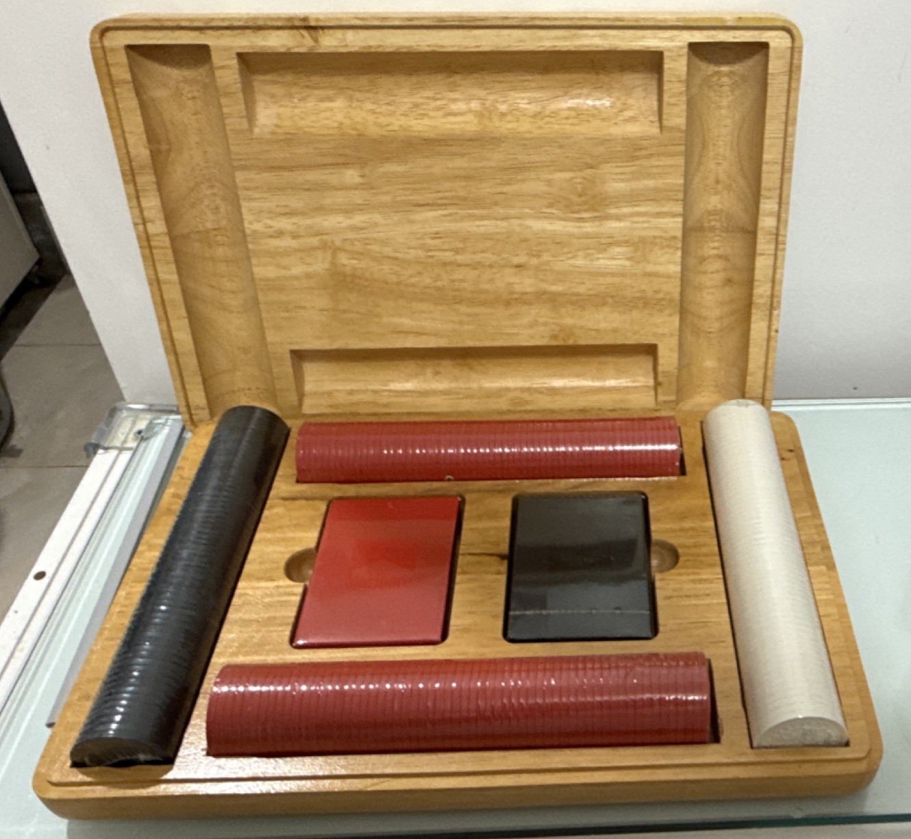 Marlboro Wooden Case Poker Chip Set w/ 2 Playing Card Decks Red & Black